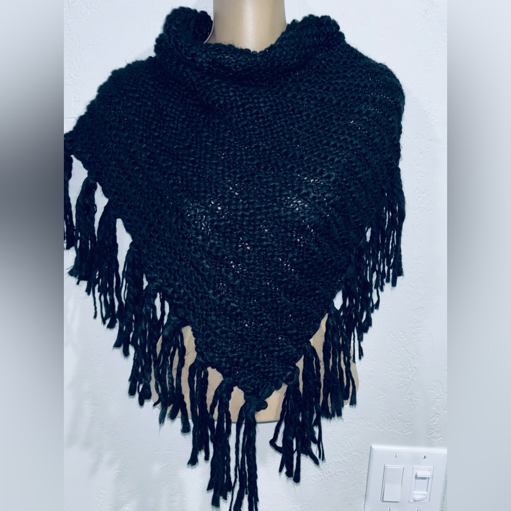 Triangle Knit Scarf — (OS)
            BLACK